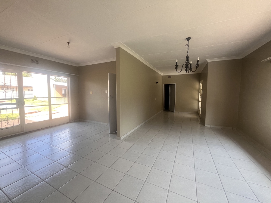 To Let 3 Bedroom Property for Rent in Flamwood North West